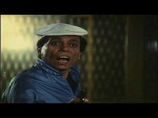 الزعيم ياكل علقة سخنة في الكبارية | فيلم عصابة حمادة و توتو