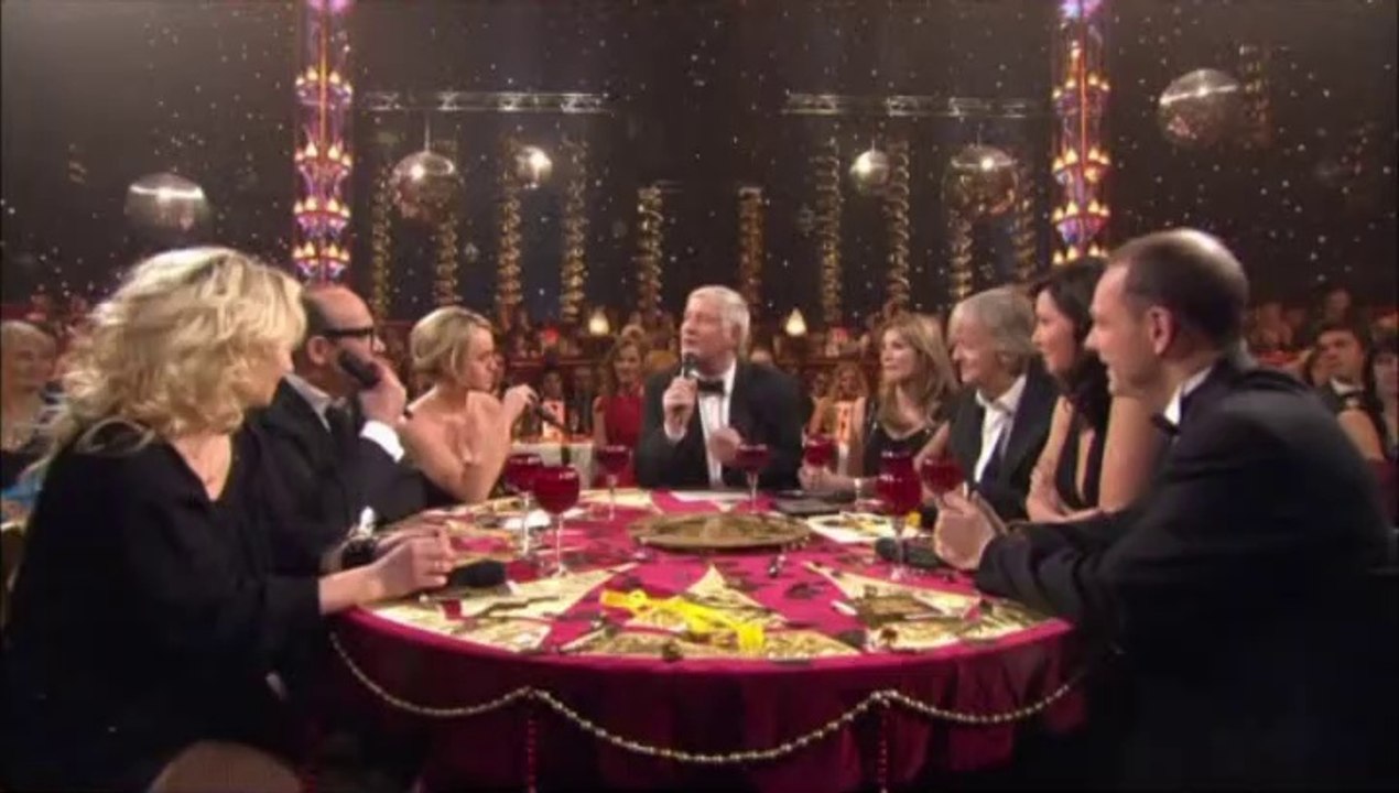 Magicien pour événement d'entreprise le plus grand cabaret du monde mentalisme en close up