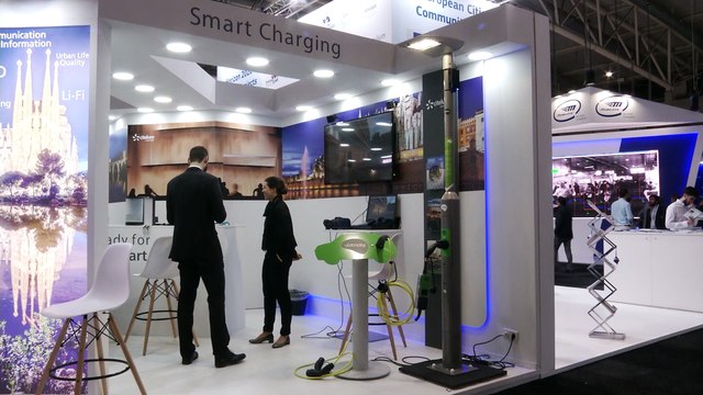 Los coches eléctricos podrán recargarse en las farolas gracias a un proyecto de Citelum