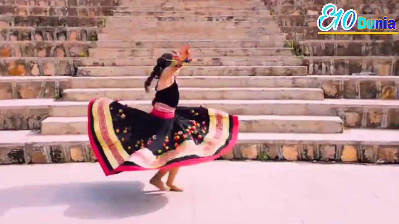 a small cute girl dance video
