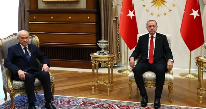 AK Parti'yi Tedirgin Eden Anket: MHP, Muhalif Olarak AK Parti'den Oy Kopartıyor