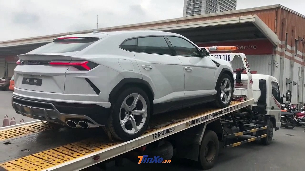 -Tóm gọn- siêu SUV Lamborghini Urus được vận chuyển về showroom chính hãng tại Hà Nội