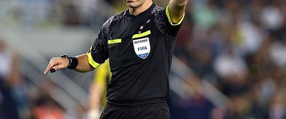 İngiltere'de Para Atışı Yerine Takım Kaptanlarına Taş-Kağıt-Makas Oynatan Hakem, 3 Hafta Ceza Aldı