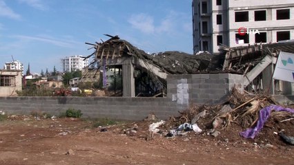 Hayatta kaldıklarına inanamadılar... İnşaatta kolonlar çöktü