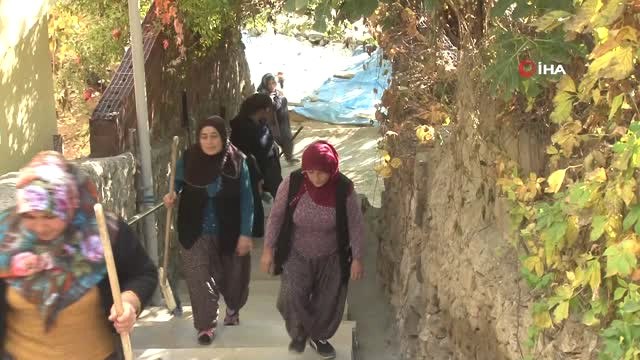 Kadın Başkanın, Kadın İşçileri Erkeklere 'Taş' Çıkarttı