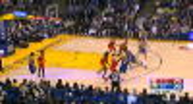 Bell flies past Hawks for big dunk