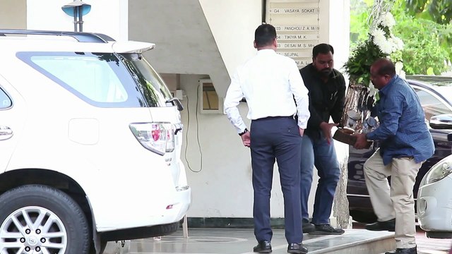 Ranveer Singh & Deepika Padukone SPOTTED At Sanjay Leela Bhansali s Office