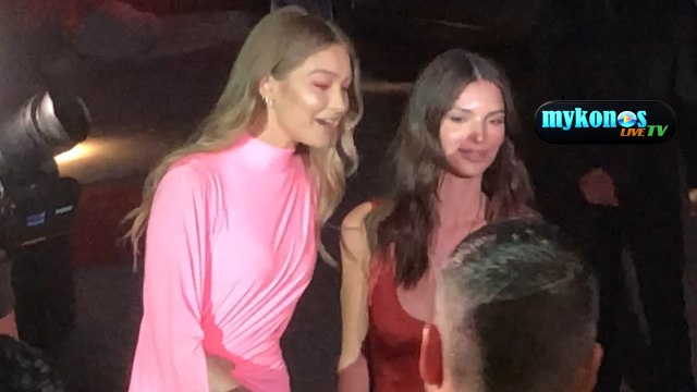 MΕ ΤΑ ΣΟΥΠΕΡ ΜΟΝΤΕΛ RATAJKOWSKI KAI HADID ΚΑΙ DJ THN ΚΑΤΕ ΜOSS TA ΦΑΝΤΑΣΜΑΓΟΡΙΚΑ ΕΓΚΑΙΝΙΑ ΤΟΥ ΕΜΠΟΡΙΚΟΥ ΚΕΝΤΡΟΥ NAMMOS VILLAGE ΣΤΗΝ ΜΥΚΟΝΟ