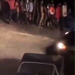 Davido : ses fans font la queue devant sa maison pour une raison déshonorante ! (vidéo)