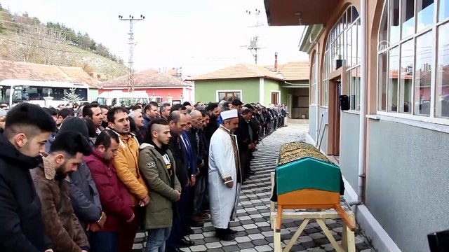 Bağcılar'daki yangında hayatını kaybeden Emre Özkan toprağa verildi - SAMSUN