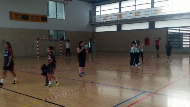 Los equipos femeninos de Sevilla y Betis ponen en práctica el 'Infinite Football'