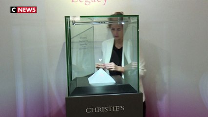 Le Pink Legacy, un diamant rose rare, a été adjugé à plus de 44 millions d'euros, un record