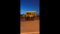 Video | 'Yayalar giremez' yasağını otobüs kılığına girerek deldiler