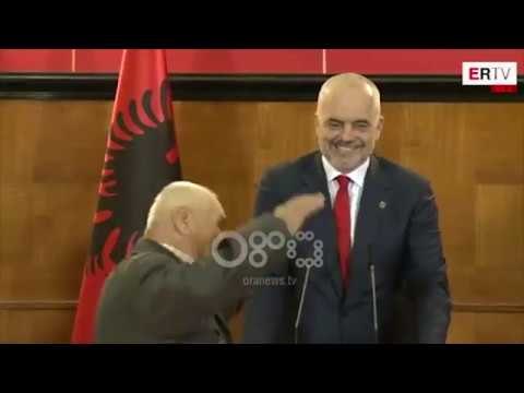 Ora News - Qytetari e uron lart e më lart , Rama: Nuk kam ku shkoj më shumë se 198 cm