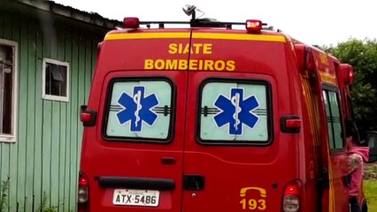 Jovem é socorrido após cortar o braço com vidro