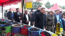 Vali Akbıyık yöresel ürünler fuarını gezdi - HAKKARİ