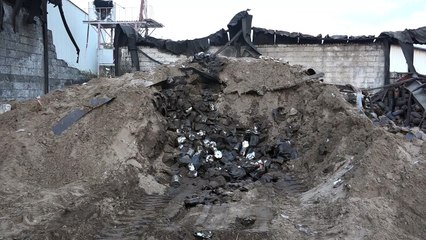 آثار الدمار في ميناء الحديدة في وقت خيّم الهدوء على جبهات القتال