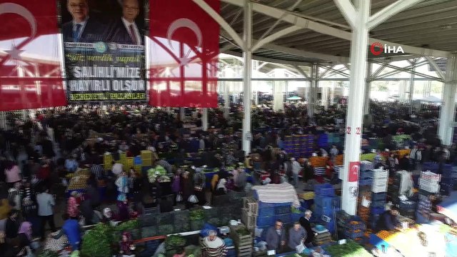 Vatandaş Salihli'de ilk modern pazar yeri alışverişini yaptı