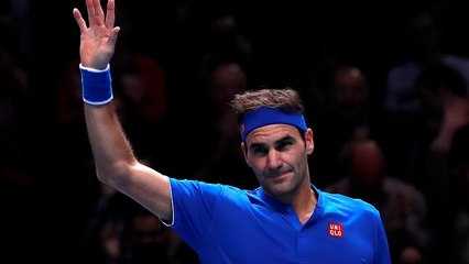 Federer vence a Thiem y apunta a las semifinales de la Copa de Maestros