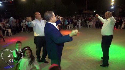 ADAM TAM BIR OYUN DELISI MAVI GOMLEKLIYE DIKKAT