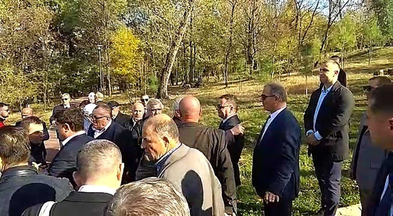 Incidenti gjatë varrimit të Mid’hat Frashërit