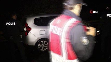 Kaza sonrası yolda bırakılan araca arkadan gelen araçlar çarptı: 1 yaralı