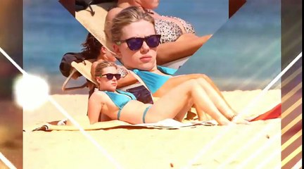 Scarlett Johansson hot actress holiday in Bikini for beach