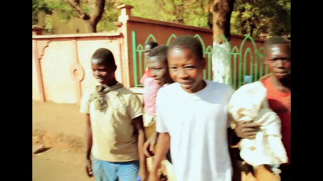 M, Toumani Diabate, Sidiki Diabaté, Fatoumata Diawara - Manitoumani [Clip officiel]