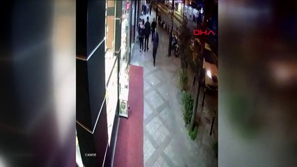 Kapkaç anı güvenlik kamerasında