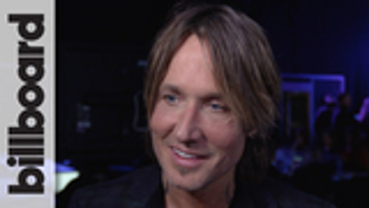 Keith Urban Reacts to Winning Entertainer of the Year at 2018 CMA Awards | Billboard