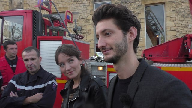 Pierre Niney en visite à la caserne des sapeurs-pompiers de Sarlat