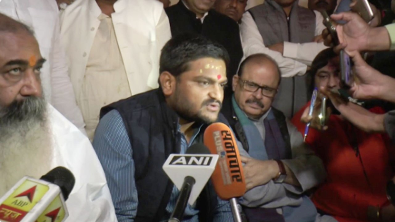 Hardik Patel का Modi Government पर वार, कहा राम रख दो 125 cr. लोगों का नाम | वनइंडिया हिंदी