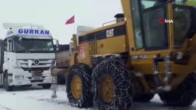 Doğu Anadolu kar altında... Bayburt’ta eğitime kar engeli