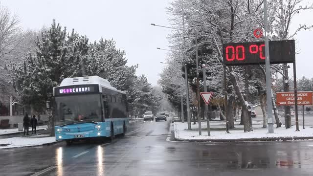 Doğu Anadolu Kar Altında... Bayburt'ta Eğitime Kar Engeli