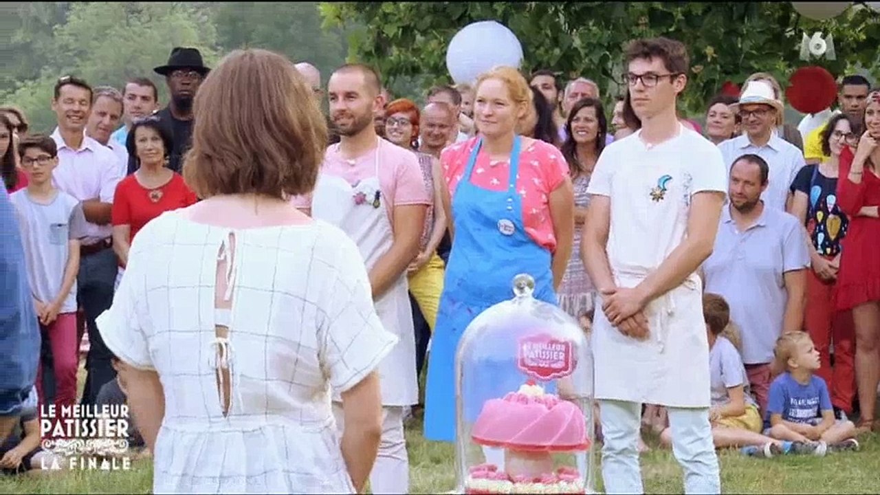 Émue, Julia Vignali a annoncé le nom du gagnant de la dernière saison du "Meilleur pâtissier" sur M6 - Regardez
