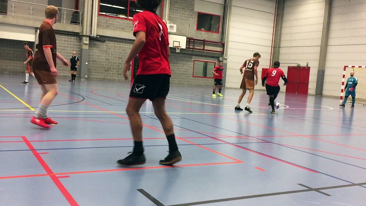 Media Markt Nieuwstraat VS Boes Booze