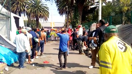 Çetelerin tehditlerinden kaçıp göçmen kervanına katıldı - MEKSİKO