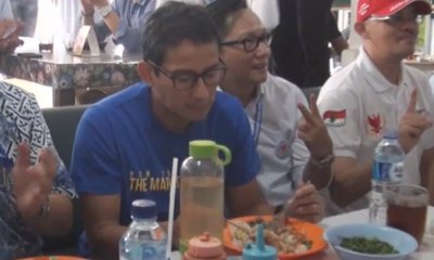 Download Video: Sandiaga Pamerkan Keahliannya Saat Sarapan Bubur