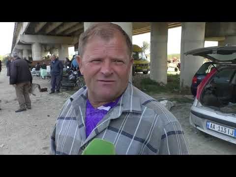Ushqimet në mes të baltës - Top Channel Albania - News - Lajme