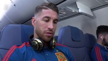 Así pasa el tiempo en los viajes de la selección española su capitán, Sergio Ramos