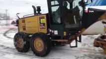 Kar Nedeniyle Ulaşıma Kapanan 49 Köy Yolunun Açılması İçin Ekipler Çalışmalara Başladı