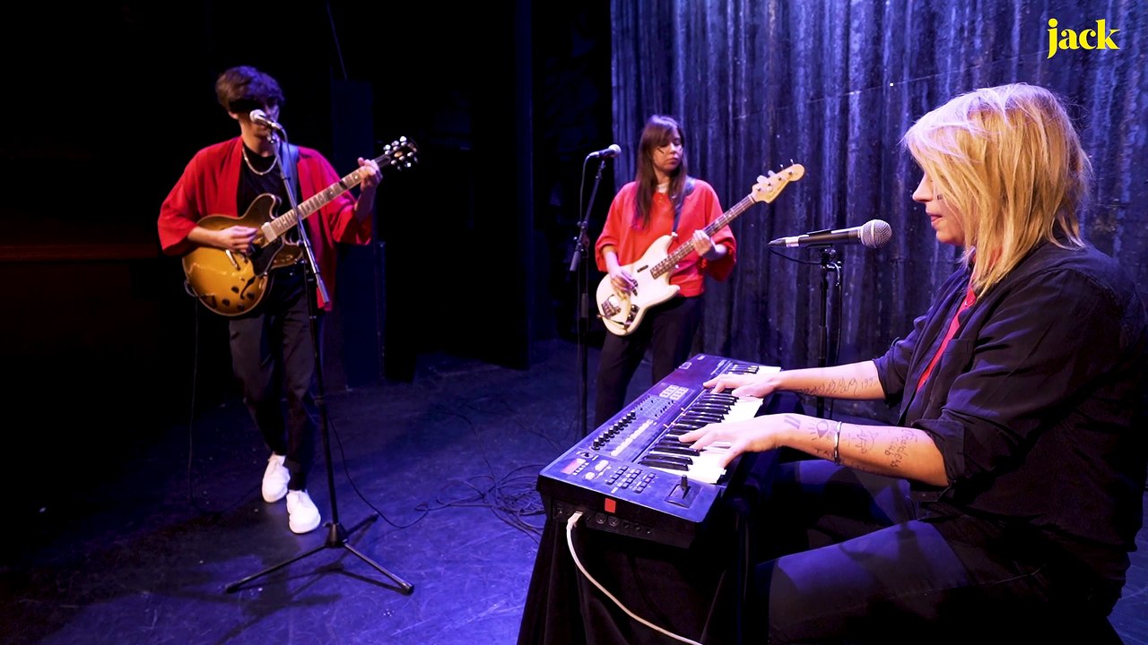 Jack Session : "Mama Sorry" -  Hyphen Hyphen | JACK