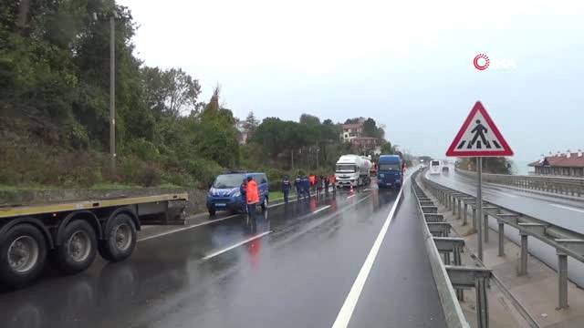 Lastiği Patlayan Tır, Aynı İstikamette Giden Tırla Çarpıştı