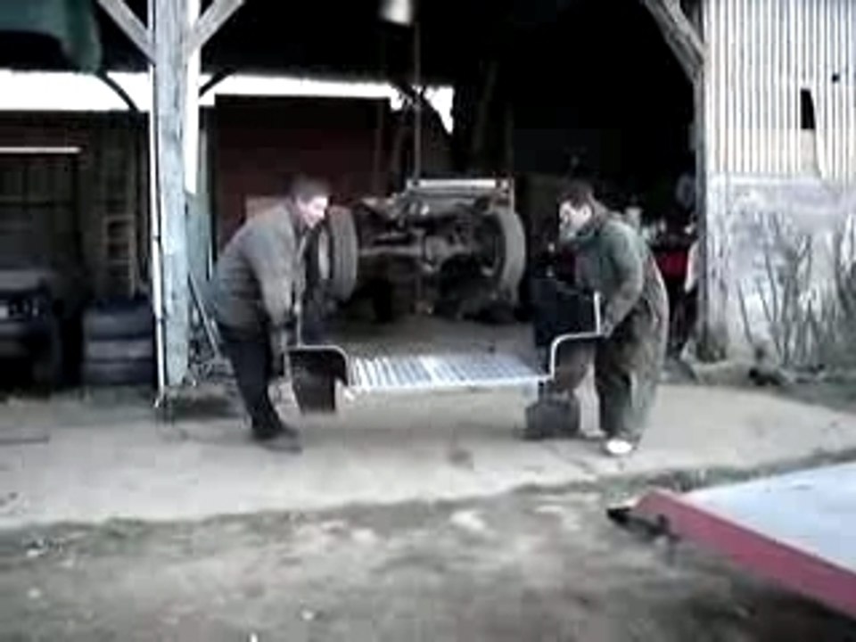 depose de la benne d'une caisse de RRC