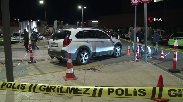Silahlı saldırı sonrası yaşanan panik kamerada... Adana’da hastane otoparkında silahlı saldırı: 1 ölü, 2 yaralı