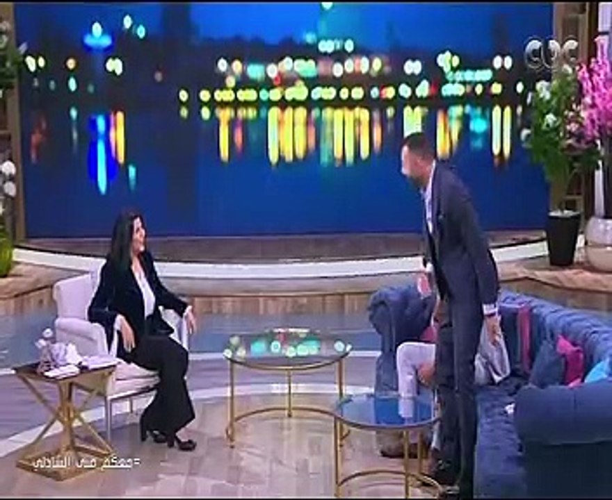 أحمد فهمى يتقمص شخصية "ساحر" أمام منى الشاذلى
