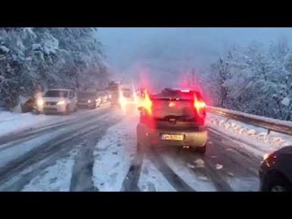 Gjendja aktuale në Strazhë, reshjet e borës vështirësojnë qarkullimin