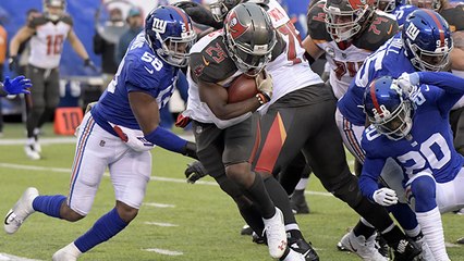 Barber bursts through blocks for goal-line TD