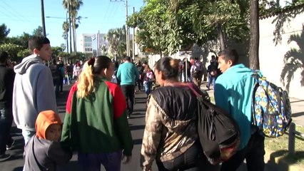Nuevo grupo de migrantes salvadoreños emprende ruta hacia EEUU