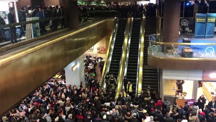 New York'taki kar fırtınası yüzlerce kişiyi mahsur bıraktı